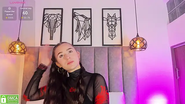 Vanne Queen  online show from May 2026 11:28:01 AM