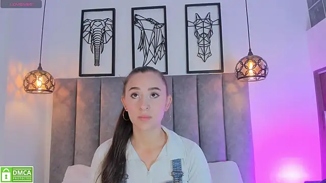 Vanne Queen  online show from April 2026 11:28:01 AM