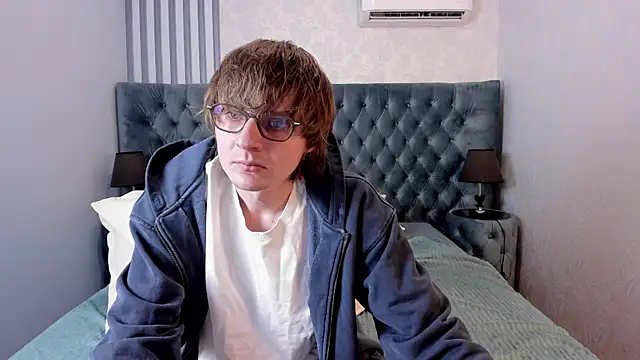 TaylerBev online show from April 2026 05:09:02 AM