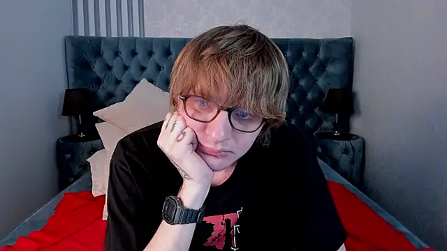 TaylerBev online show from April 2026 07:15:01 AM