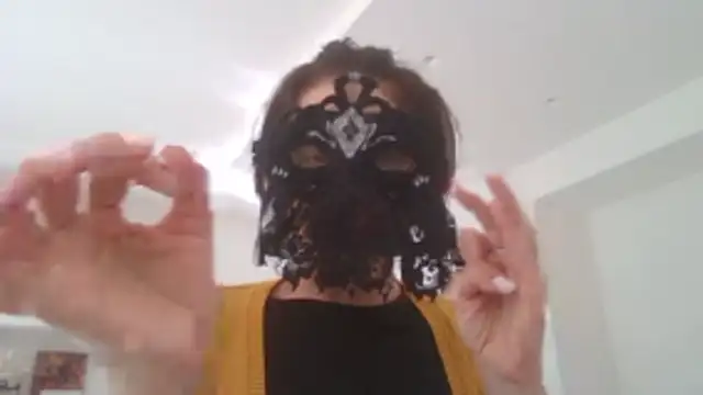 Snapshot of HelenTiAscolta chatting on May 2026 03:11:02 PM HelenTiAscolta online show from May 2026 03:11:02 PM