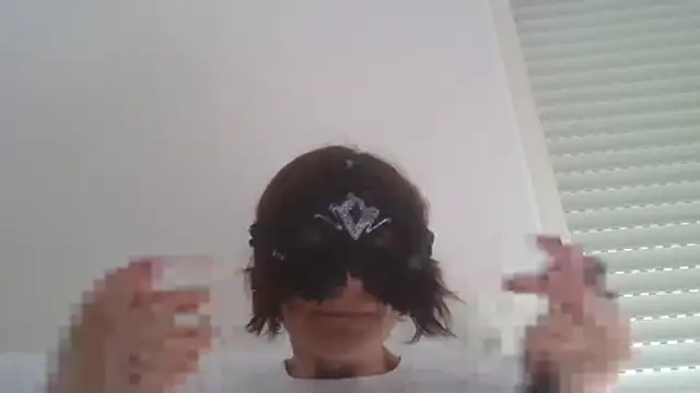 Snapshot of HelenTiAscolta chatting on June 2026 04:12:01 PM HelenTiAscolta online show from June 2026 04:12:01 PM