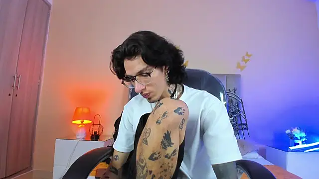 Vergil Noir  online show from May 2026 04:11:02 AM