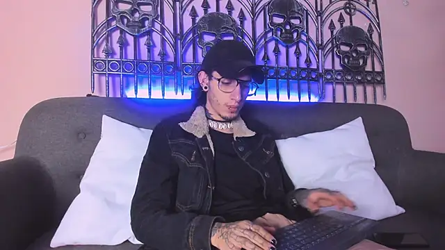 Vergil Noir  online show from May 2026 04:07:01 AM