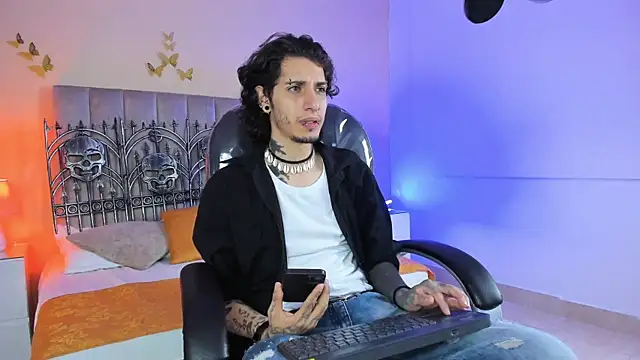 Vergil Noir  online show from May 2026 03:37:01 AM