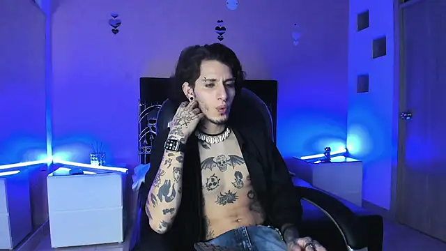 Vergil Noir  online show from April 2026 05:03:02 AM