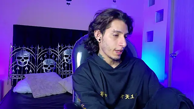 Vergil Noir  online show from June 2026 04:12:01 AM
