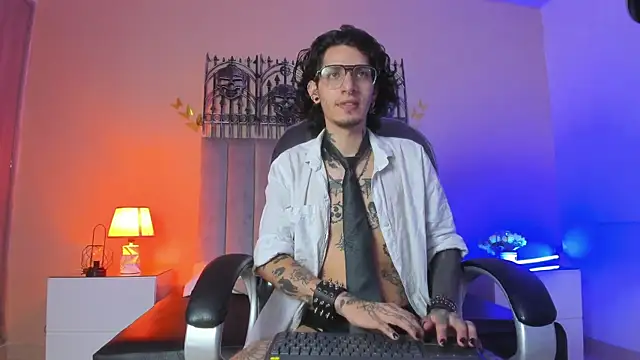 Vergil Noir  online show from May 2026 04:22:01 AM