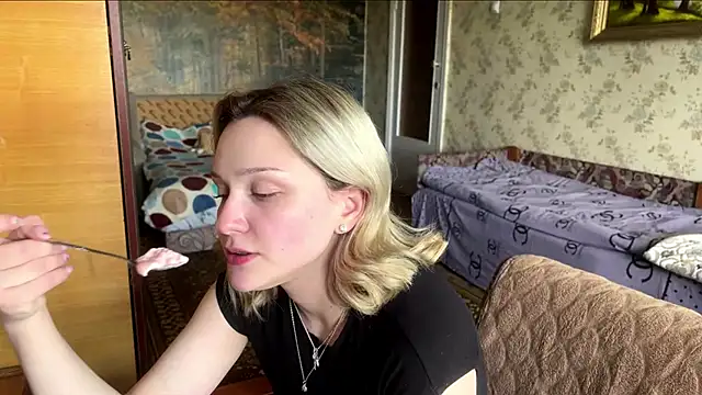 Snapshot of AlisiaStreitmatter chatting on May 2026 11:04:02 AM AlisiaStreitmatter online show from May 2026 11:04:02 AM