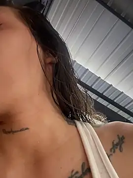 SinSirenXXX online show from May 2026 01:04:01 PM