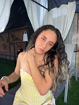 SinSirenXXX online show from May 2026 01:05:01 PM