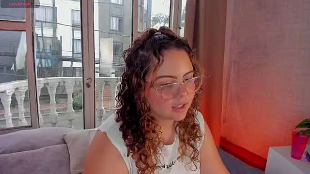 Samantha Greey  online show from May 2026 08:41:01 PM