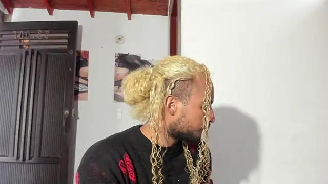 Snapshot of salvatore_amator chatting on May 2026 01:06:01 PM salvatore amator online show from May 2026 01:06:01 PM