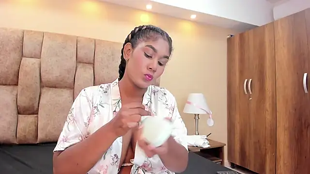 AlissonJamess online show from April 2026 12:18:02 PM