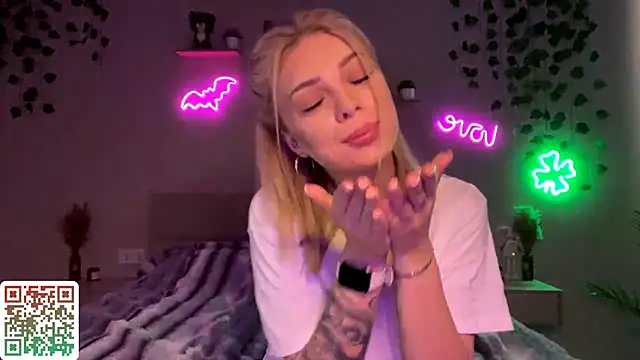 Snapshot of CandyRass chatting on May 2026 06:17:02 AM CandyRass online show from May 2026 06:17:02 AM