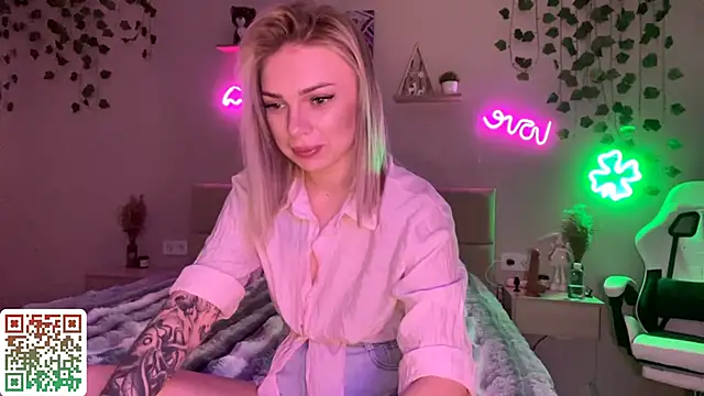 Snapshot of CandyRass chatting on May 2026 08:11:01 AM CandyRass online show from May 2026 08:11:01 AM