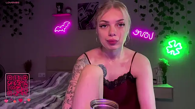 Snapshot of CandyRass chatting on June 2026 08:19:01 AM CandyRass online show from June 2026 08:19:01 AM