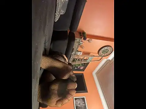 Lili Lovina online show from April 2026 09:54:02 PM