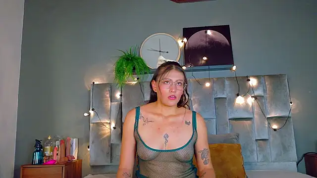 LiaaMoretti   online show from May 2026 02:26:02 AM