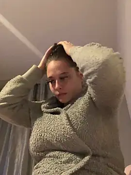 Poppylooloo online show from April 2026 08:04:02 PM