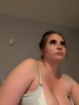 Snapshot of Poppylooloo chatting on May 2026 08:07:01 PM Poppylooloo online show from May 2026 08:07:01 PM