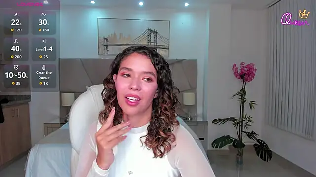 Snapshot of sienna_luxor chatting on May 2026 06:57:01 PM sienna luxor online show from May 2026 06:57:01 PM
