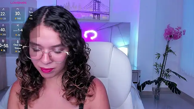 Snapshot of sienna_luxor chatting on May 2026 08:38:02 PM sienna luxor online show from May 2026 08:38:02 PM