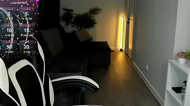 Leslie Scott online show from June 2026 01:06:02 AM