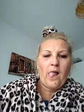 Divineblond online show from October 2025 10:05:02 AM