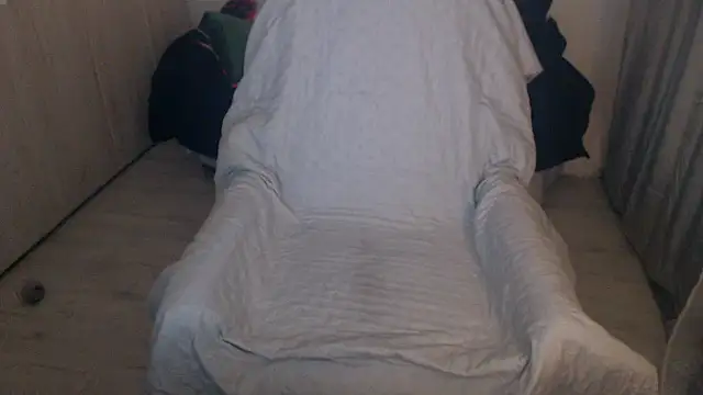 Divineblond online show from April 2026 01:00:01 AM