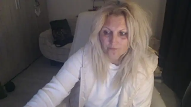 Divineblond online show from April 2026 09:27:01 PM