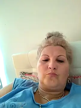 Divineblond online show from November 2025 01:26:01 PM