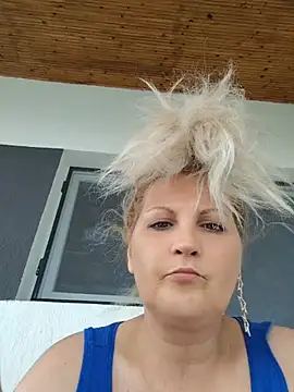 Divineblond online show from May 2026 10:32:01 AM
