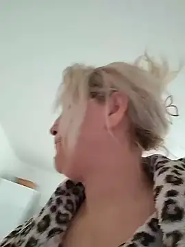 Divineblond online show from February 2026 03:01:02 PM