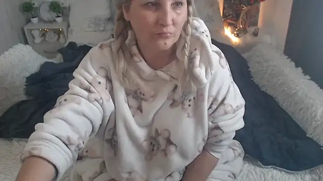 Divineblond online show from February 2026 12:27:01 PM