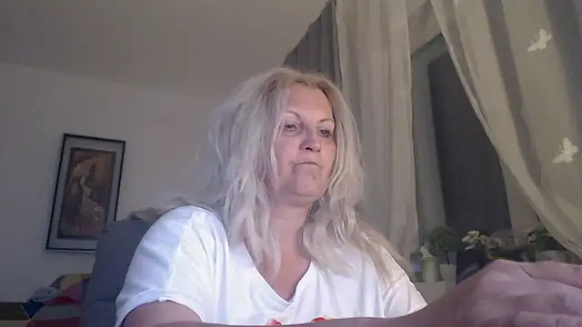 Divineblond online show from May 2026 11:41:01 PM