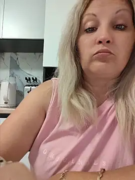 Divineblond online show from May 2026 08:46:01 PM