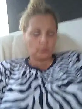 Divineblond online show from May 2026 06:02:01 PM