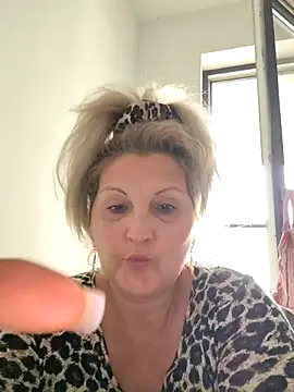 Divineblond online show from October 2025 11:45:01 AM