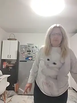 Divineblond online show from April 2026 09:32:02 PM