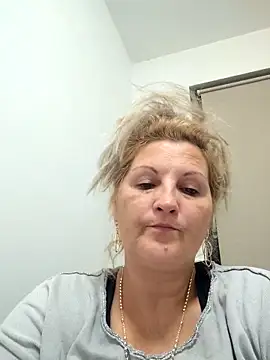 Divineblond online show from October 2025 04:41:02 PM