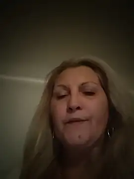 Divineblond online show from November 2025 08:42:01 PM