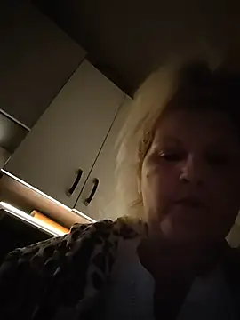 Divineblond online show from April 2026 10:24:01 PM