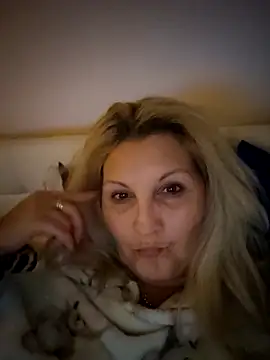 Snapshot of Divineblond chatting on December 2025 08:36:01 PM Divineblond online show from December 2025 08:36:01 PM