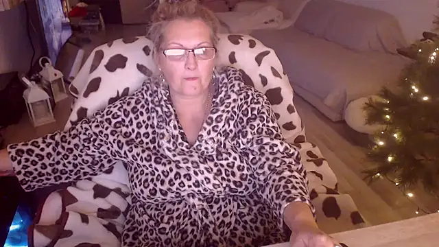 Divineblond online show from January 2026 11:00:02 PM