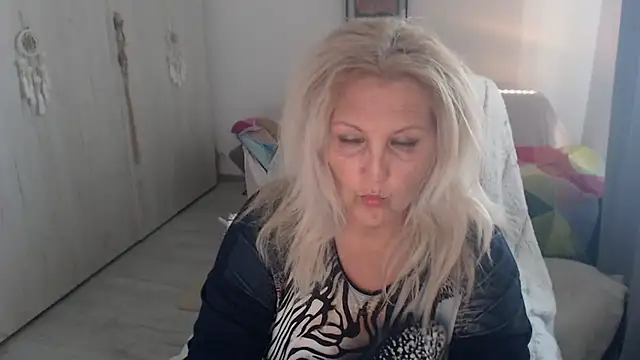 Divineblond online show from May 2026 03:09:01 PM