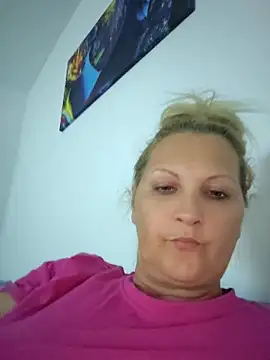 Divineblond online show from June 2026 10:25:02 PM