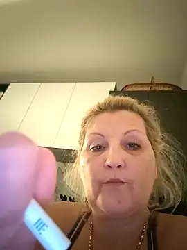 Divineblond online show from February 2026 07:00:01 PM