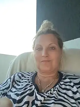 Divineblond online show from May 2026 06:09:01 PM