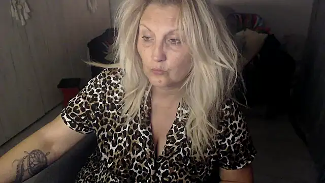 Divineblond online show from April 2026 10:45:02 PM